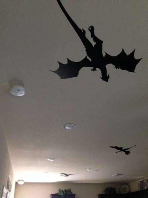 Game Of Thrones Room Ideas, Game Of Thrones Decorations Party, Game Of Thrones Bedroom Ideas, Game Of Thrones Room Decor, Game Of Thrones Halloween Decorations, Game Of Thrones Home Decor, Game Of Thrones Themed Party, House Of The Dragon Party Ideas, Fantasy Party Ideas Decoration