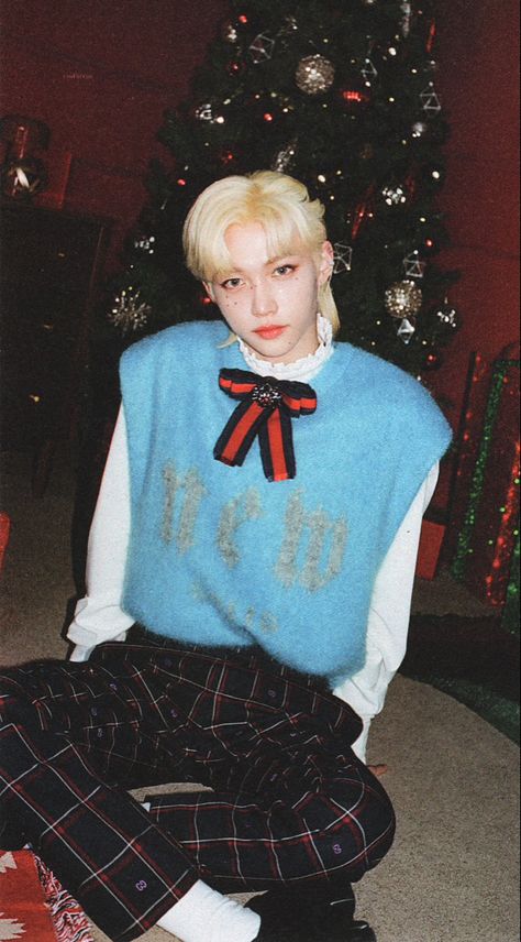 Lee Yongbok, Felix Yongbok, Felix Skz, Melting Point, Christmas Icons, Lee Felix, Kid Memes, Felix Stray Kids, Kids Wallpaper