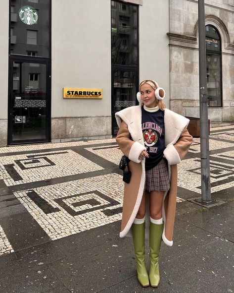 Sofia Coelho, Sock Outfits, Street Style Edgy, Cold Outfits, Fashion Mood Board, Winter Fits, Chic Outfit, Outfit Inspo Fall, Style Outfits