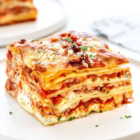 Cheese Lasagna Recipe, Lasagna With Cottage Cheese, Beef Lasagna Recipe, Homemade Lasagna Recipes, Lasagna Recipe With Ricotta, Frozen Lasagna, Ricotta Cheese Recipes, Oven Ready Lasagna, No Boil Lasagna