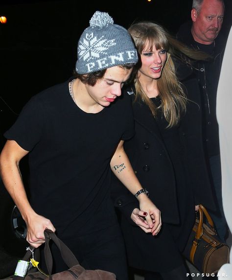 Pin for Later: The 5 Cutest Photos From Harry Styles and Taylor Swift's Short-Lived Romance Jan. 1, 2013 Nyc January, Harry Styles Fanfiction, Harry Taylor, Divorced Parents, Divorce And Kids, All About Taylor Swift, Haikou, Harry Styles Wallpaper, Jan 1