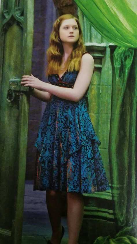 Ginny Weasley Outfits, Ginny Dress, Harry Potter Ginny, Harry Potter Girl, Half Blood Prince, Harry Potter Wall, Harry Potter Images, Images Harry Potter, Bonnie Wright