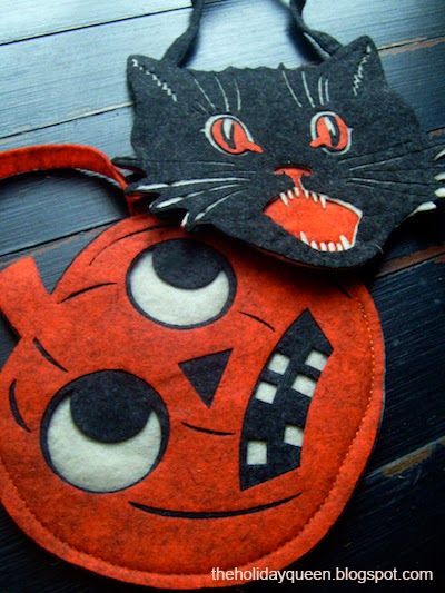 Creepy Diy, Halloween Felt Crafts, Felt Brooches, Felt Bags, Vintage Decorations, Halloween Folk Art, Halloween Sewing, Primitive Halloween, Felt Halloween