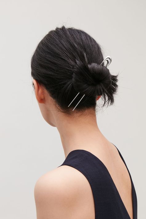 Side image of Cos gradual hair pin in silver Low Bun Hairstyles, Bobby Pin Hairstyles, Hair Scarf Styles, Hair Arrange, Short Wedding Hair, Hair Pin, Silver Hair, Hair Piece, Headband Hairstyles