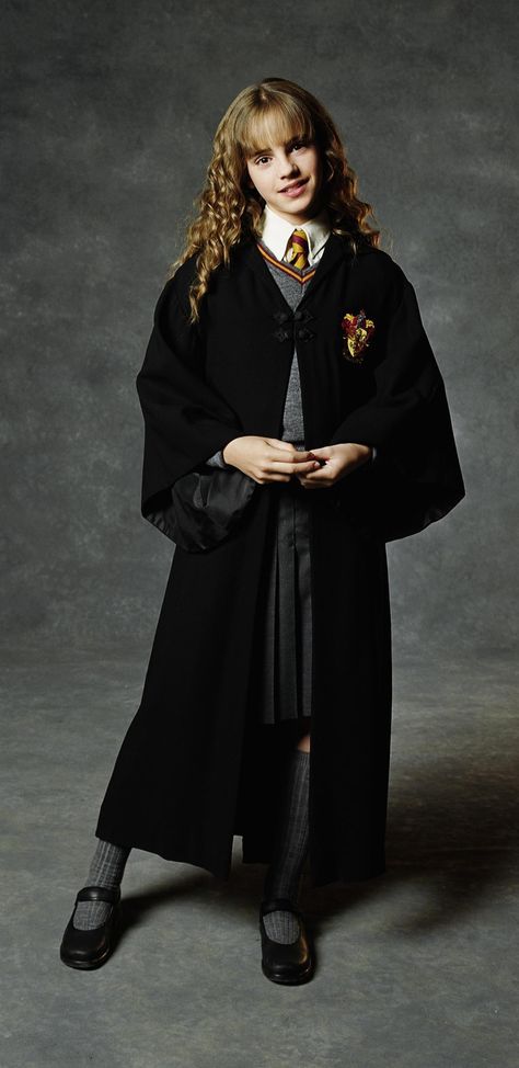 Hermine Granger Harry Potter Photoshoot, Hermione Granger Costume, Walburga Black, Gogo Tomago, Emma Watson Harry Potter, Gryffindor House, Wizard Costume, Harry Potter Background, Harry Potter Spells