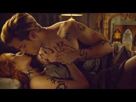 Clary And Jace Kiss, Jace X Clary, Clary And Jace Fan Art, Jace And Clary Kiss, Shadowhunters Clary And Jace, Shadowhunters Jace And Clary, Jace Wayland Shadowhunters, Movies For Adults, Clace Shadowhunters