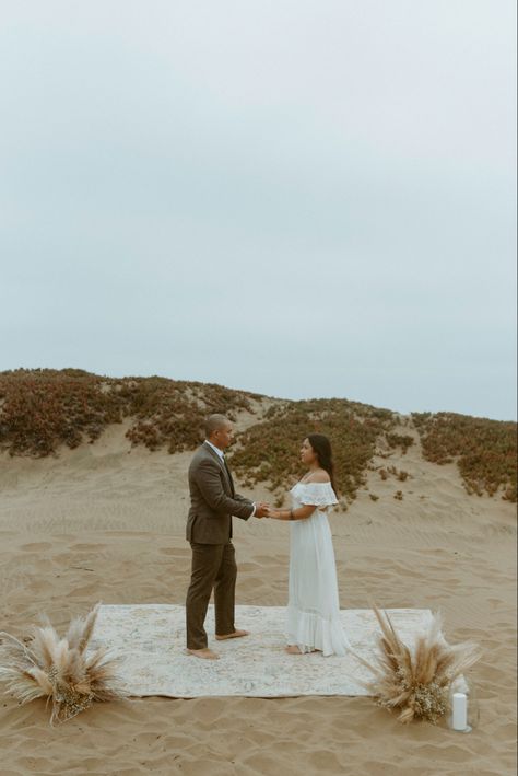 Elopement Photoshoot Beach, Beach Elopement Flowers, Simple Beach Elopement Ideas, 20 People Wedding, Elopement Altar, Wedding Aesthetic Beach, Micro Beach Wedding, Runaway Wedding, Beach Elopement Ceremony