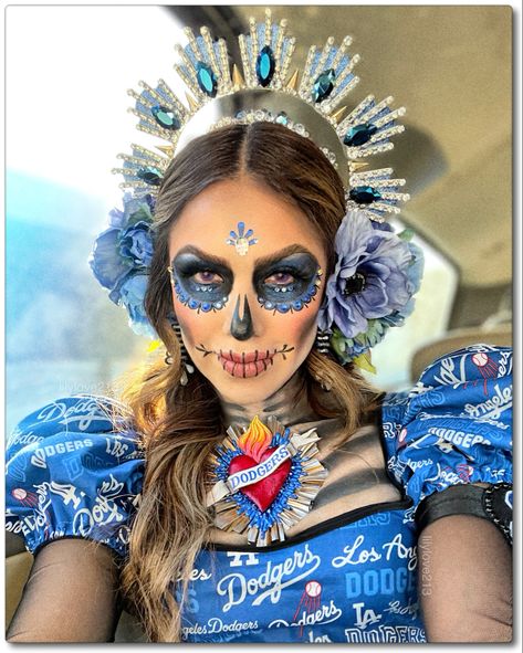 Catrina Costume, Catrina Makeup, Halloween Makeup Sugar Skull, Dead Makeup, Sugar Skull Halloween, Creepy Halloween Makeup, Headpiece Diy, Sugar Skull Makeup, Halloween Makeup Inspiration