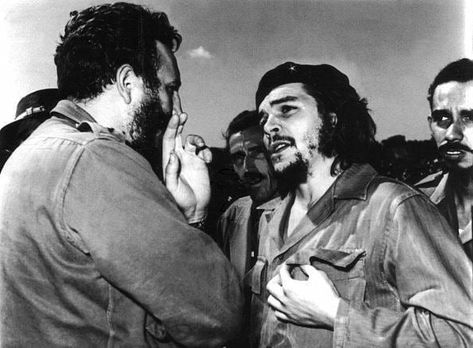 Fidel Castro Che Guevara, Che Guevara Images, Che Guevara Quotes, Ernesto Che Guevara, Ernesto Che, Fidel Castro, Black And White Photographs, Historical Photos, Cuba