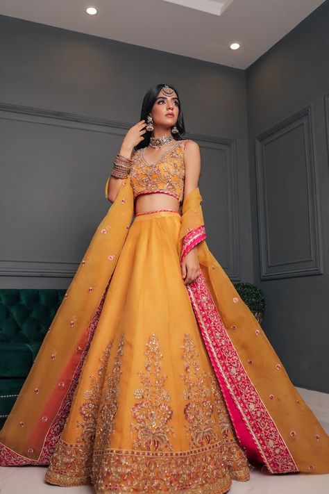 Mustard Lehenga Combination, Mehndi Lehnga, Sabyasachi Lehenga Bridal, Haldi Dress, Ali Raza, Dupatta Border, Pakistani Traditional, Haldi Outfits, Pink Dupatta