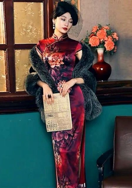 Qipao Aesthetic, Qipao Outfit, Chinese New Year Dress, Chinese Clothing Traditional, Cheongsam Wedding, Black Cheongsam, Qipao Pattern, Qipao Wedding, Red Qipao