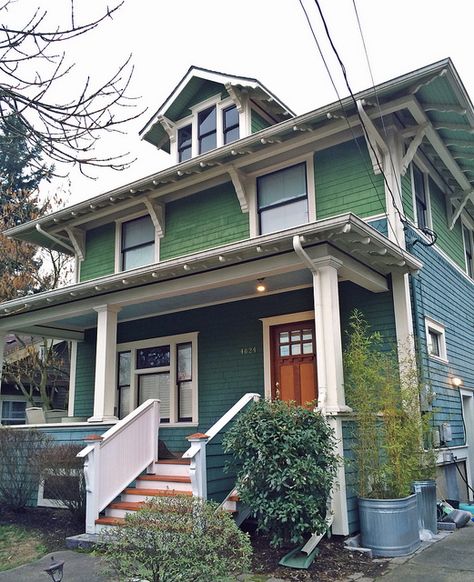 American Foursquare house, Alameda neighborhood, Portland OR. #architecture #exterior #house #american_foursquare #historic #old #green #portland #oregon Portland House Exterior, Craftsman Foursquare Exterior, Portland Homes Exterior, American Foursquare Exterior Colors, American Foursquare House, American Four Square House, Oregon Houses, Square Houses, Foursquare House