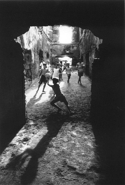 Favelas Brazil, Street Football, Street Soccer, Soccer Photography, Soccer Art, Football Photography, Soccer League, Football Photos, Football Art