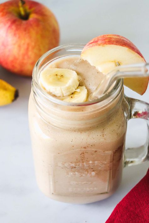 Apple Banana Smoothie Apple Banana Smoothie, Vanilla Smoothie Recipes, Smothie Recipes, Blend Jet, Low Sugar Smoothies, Banana Apple Smoothie, Apple Pie Smoothie, Grape Apple, Banana Benefits