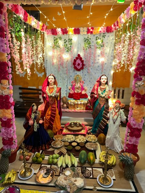 Ganeshji Decoration, Mahalaxmi Decoration, Gauri Ganpati, Gauri Decoration, Ganpati Decoration Theme, Bappa Photo, Aesthetic Tumblr Backgrounds, Pooja Decoration, Ganpati Bappa Photo