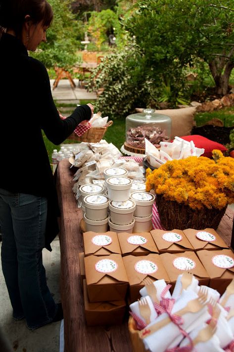 Outdoor party with a grab & go menu!  Such a great idea and a really good menu as well. This is perfect for my grad's party! Sandwich Catering, Bbq Bar, Lunch Catering, Picnic Birthday Party, Bread Packaging, Picnic Birthday, Vintage Picnic, Company Picnic, Picnic Food