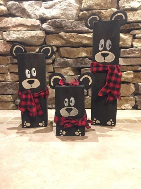 Wood Crafts To Sell, Christmas Crafts To Make And Sell, 2x4 Crafts, Christmas Crafts To Sell, Wood Block Crafts, Easy Diy Christmas Gifts, Black Bears, Christmas Crafts To Make, Bear Family