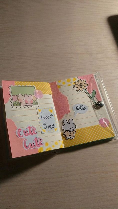 Mini bullet journal 🌺🌷 Mini Bullet Journal, Mini Art Journal, Cute Journal, Bullet Journal Ideas Templates, Journal Inspiration Writing, Bond Paper Design, Book Crafts Diy, Bullet Journal Mood Tracker Ideas, Bullet Journal Paper