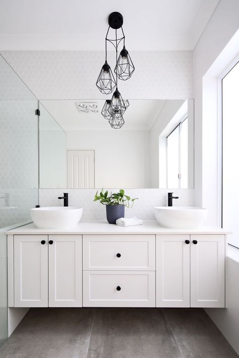 Transitional Bathroom with White Shaker Vanity and Black Hardware
While some prefer pops of colors, some are for achromatic and all-white looks in bathrooms. Bathroom Vanity Hardware Ideas, Vanity Hardware Ideas, White Shaker Vanity, Bathroom Vanity Hardware, Vanity Hardware, Ensuite Renovation, Shaker Bathroom Vanity, Bathroom Mirror Ideas, Hardware Ideas