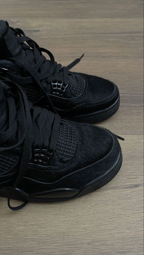 All Black Jordans, Matching Shoes For Couples, Routine Lifestyle, All Black Shoes, Black Jordans, Jordan Shoes Retro, Sneaker Lovers, Black Shoe, Outfits I Would Wear