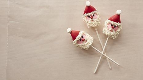 Marshmallow Santa, Santa Desserts, Cute Christmas Desserts, Yummy Christmas Treats, How To Make Marshmallows, Marshmallow Pops, Christmas Gingerbread House, Christmas Sweets, Christmas Breakfast