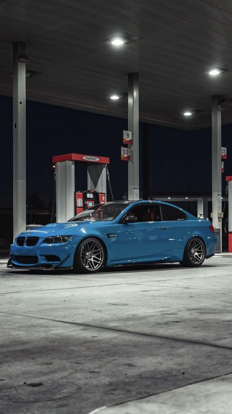 Car Gas Station Photoshoot, Gas Station Car Pics, Car Photoshoot Ideas Vehicles, Car Photography Angles, Car Photography Ideas Angles, Corvette Photoshoot, Car Photography Ideas, Inspi Photo, Car Shoot