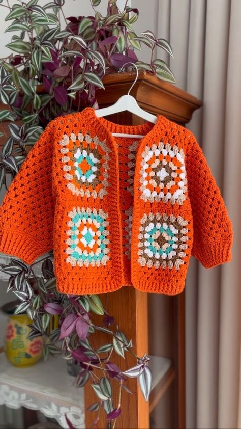 DIY baby shrug Crochet Baby Shrug - Learn How To Make Crochet Baby Cardigan | DIY Cardigan Crochet Full Tutorial Crochet Baby Shrug, Cardigan Diy, Baby Cardigan Pattern Crochet, Crochet Jumper Pattern, Shrug Crochet, Diy Cardigan, Woolen Craft, Crochet Baby Cardigan, Crochet Hat Free