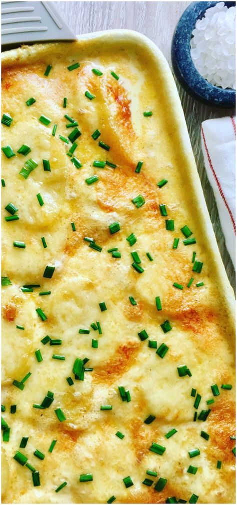 A creamy, cheese scalloped potato casserole that only uses 4 ingredients. So easy to make, yet packed full of flavor - French Onion Scalloped Potatoes Bake French Onion Soup Potato Bake, Creamy Potato Bake, Potato Bake Recipe, Cheese Scalloped Potatoes, Scalloped Potato Casserole, Vegetable Bake Recipes, Foil Bake, Potatoes Casserole, Easy Baked Potato