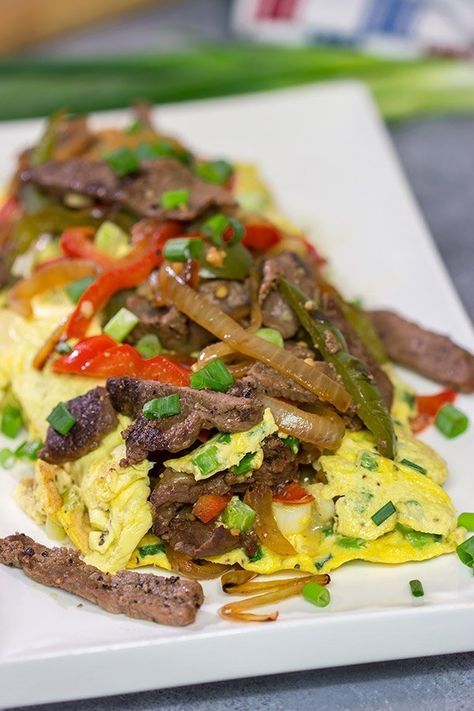 Philly Cheesesteak Omelet | Take breakfast to the next level! Leftover Steak Recipes, Omelette Recipe Easy, Steak Breakfast, Baked Breakfast, Leftover Steak, Scrumptious Food, Omelette Recipe, Philly Cheesesteak, Egg Toast