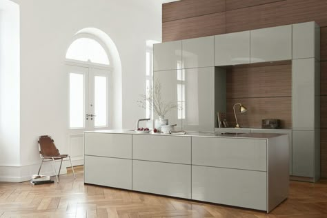 bulthaup b3 monoblock by bulthaup | STYLEPARK Matt Kitchen Cabinets, Frankfurt Kitchen, Bulthaup Kitchen, Matt Kitchen, Kitchen Interior Design Modern, Kitchen Fittings, Modern Kitchens, Contemporary Kitchen, Kitchen Space