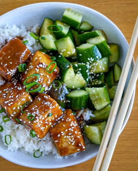 Crispy Sticky Tofu Bowls Sticky Tofu Bowl, Tofu Bowl Recipe, Tofu Bowls, Sticky Tofu, Tofu Bowl, Fun Foods To Make, Sesame Tofu, Teriyaki Tofu, Home Edit