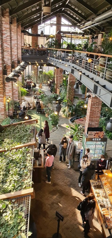 Terrarium Restaurant, Greenhouse Cafe Ideas, Greenhouse Coffee Shop Garden Cafe, Greenhouse Restaurant Interior Design, Cafe Forest Design, Park Cafe Design, Farm Cafe Design Coffee Shop, Greenhouse Cafe Design, Forest Cafe Design