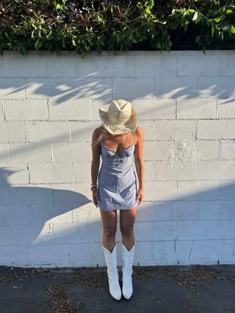 Zach Bryan Country Concert Outfit, Sundress Concert Outfit, Jean Country Concert Outfit, Country Concert Outfit Inspo Summer, Coastal Cowgirl Fits, Morgan Wallen Concert Outfit White Boots, Coastal Cowgirl Outfit Winter, Coastal Cowgirl Outfit Aesthetic, Cowgirl Outfit Summer