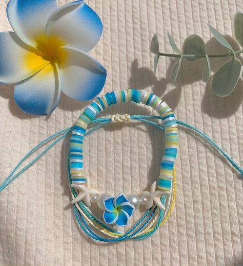 Coconut Girl Bracelets, Blue Plumeria, Jewelry Combos, Make Clay Beads, Clay Bracelets, Preppy Bracelets, Bracelet Inspo, Bracelets Ideas, Pretty Jewelry Necklaces