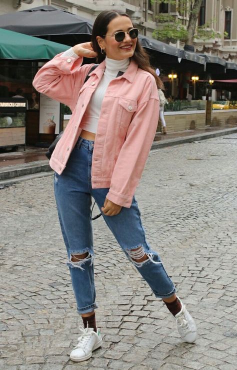 Salmon Jacket Outfit, Fall Thrift, Pink Denim Jacket, Denim Jacket Outfit, Oufits Casual, Winter Fashion Outfits Casual, Jacket Outfit, Causual Outfits, Street Style Chic