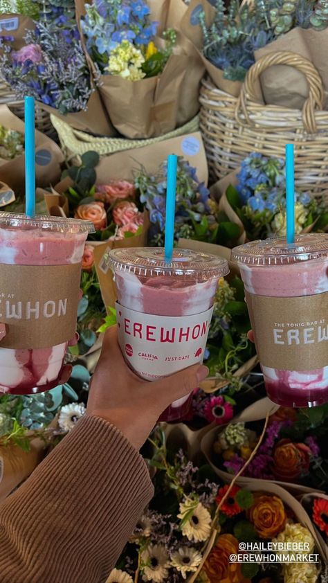 Smoothie Erewhon, Hailey Bieber Smoothie, Smoothie Aesthetic, Planet Necklace, Floral Aesthetic, Flower Gift Ideas, Happy Hippie, Aesthetic Coffee, Food Goals