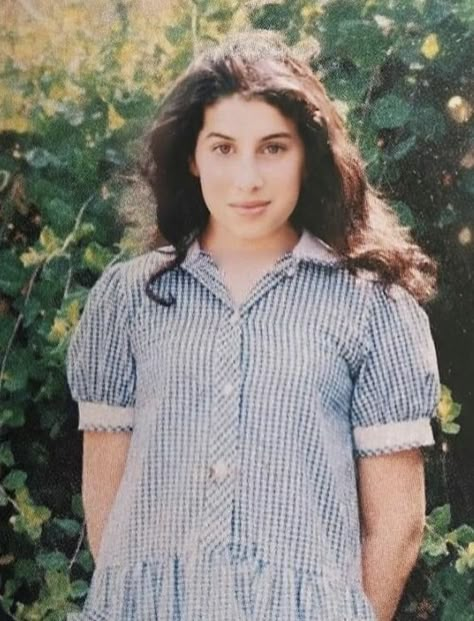 Young Amy Winehouse, Amy Winehouse Style, Amazing Amy, Female Musicians, Amy Winehouse, Fav Celebs, Forever Young, Pretty People, Musician