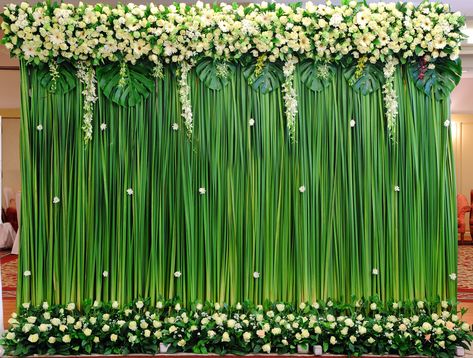 Wedding Ceremony Floral Arrangements, Leaf Decor Wedding, Backdrop Flowers, Destination Wedding Decor, Wedding Background Decoration, Wedding Entrance Decor, Diy Wedding Backdrop, Wedding Stage Design, Green Themed Wedding