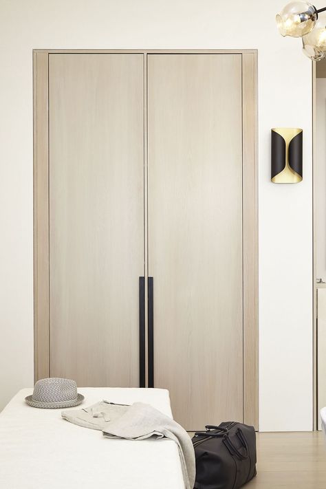 Closet Door Styles - Jill Seidner Interior Design Ikea Built Ins, Bathroom Cabinets Ikea, Custom Closet Doors, Cabinets Ikea, Pintu Interior, Closet Door Knobs, Ikea Built In, Friday Inspiration, Interior Design Photography