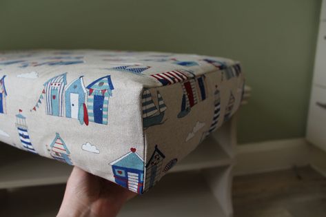 Tutorial Tuesday: Box cushion cover Box Cushion Cover, Diy Chair Cushions, Diy Cushion Covers, Cushion Tutorial, Bbq Hacks, Cushion Cover Pattern, Sewing Cushions, Diy Pillow Covers, Upholstery Diy