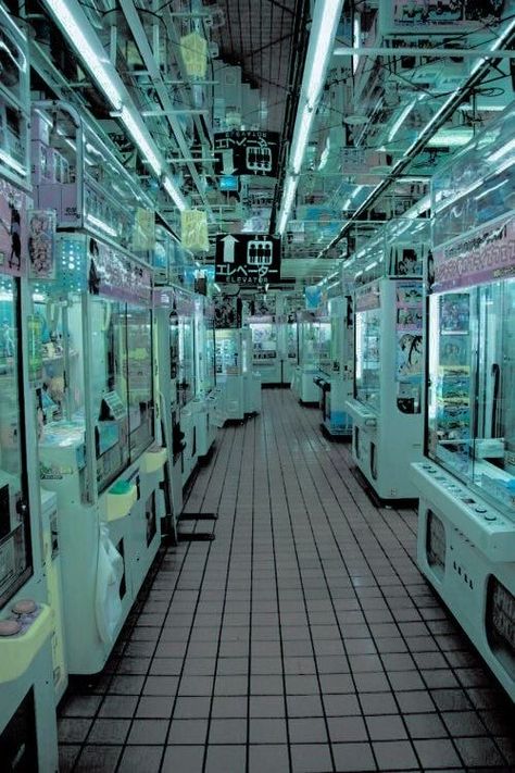 Dreamcore Weirdcore, Cyberpunk Aesthetic, Aesthetic Green, Vending Machines, Japan Aesthetic, Aesthetic Japan, Japanese Aesthetic, Cinematic Photography, Retro Futurism