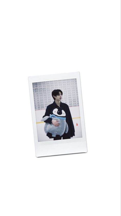 Sunghoon Polaroid, Polaroid Wallpaper, Enhypen Members Park Sunghoon, Sunghoon Wallpaper, Otaku Room, Bubbles Wallpaper, Wallpaper Doodle, Mood Wallpaper, Iphone Lockscreen