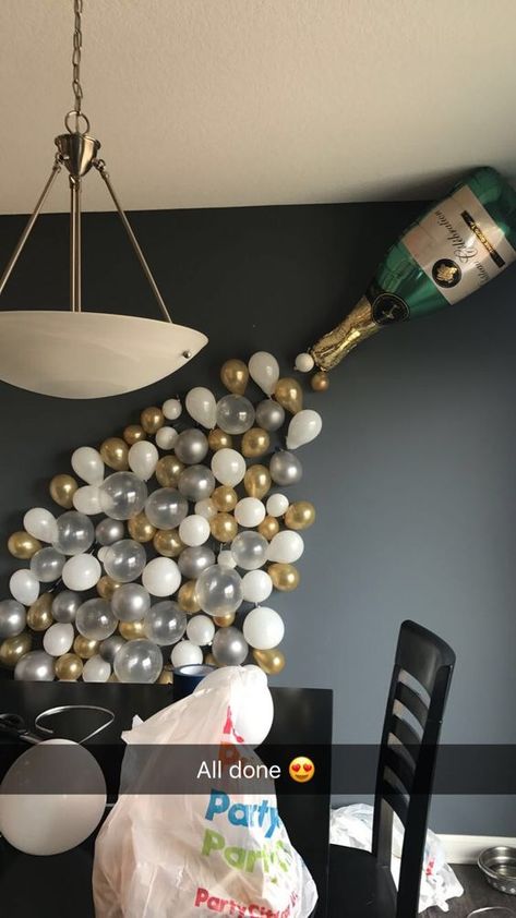 34 Bday Party Ideas, New Years Eve Party Decorations Diy, Catch My Party Ideas, Creative Balloon Ideas, Food For New Years Eve Party, New Years Eve Balloons, New Years Balloons, Happy New Year Decoration Party, New Year’s Eve Party Decorations