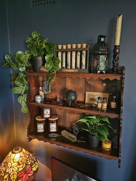 Witchy Shelf Decor Ideas, Witch Altar Shelves, Witch Altar Cabinet, Shelf Altar Ideas, Witchy Shelf Decor, Witch Altar Shelf, Witchy Cottage Core Decor, Occult Home Decor, Witch Aesthetic Office