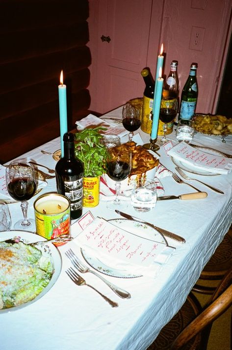 Mob Wife Dinner — Le Supper Club Pop Up Dinner Party, 1940s Dinner Party, Mob Wife Dinner Party, Lasagna Dinner Party, Supper Club Theme Ideas, Apartment Dinner Party, Winter Dinner Table, Family Dinner Aesthetic, Dinner Party Photography