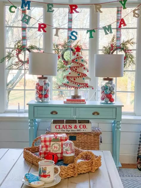 46 Christmas Window Decorating Ideas for a Festive Feeling Outdoors Retro Christmas Decorations, Christmas Window Decorations, Christmas Living Room, Christmas Living Rooms, Christmas Decorating Ideas, Merry Little Christmas, Vintage Christmas Decorations, Christmas Items, Iftar