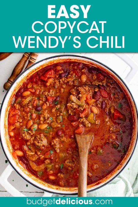 Wendy’s Chili is warm, meaty and seasoned just right so you can serve this filling Wendy’s Copycat chili recipe to your family or a crowd. #chili #copycat #wendys Best Chili Recipe With Noodles, Wendy’s Crockpot Chili, Culvers Copycat Chili Recipe, Chilli With Bacon Recipe, Best Traditional Chili Recipe, Wendy’s Chili Six Sisters, Copycat Culver’s Chili, Chili Recipe Using Seasoning Packet, Chili Wendys Recipe