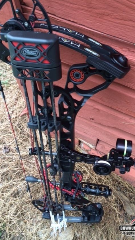 Mathews Halon 6 Cool Bows Archery, Bow Designs Archery, Types Of Bows Archery, Mathews Bows, Bow Case Archery, Bow Hunting Gear, Personalized Fishing Gifts, Bow Hunting Deer, Hoyt Recurve Bow