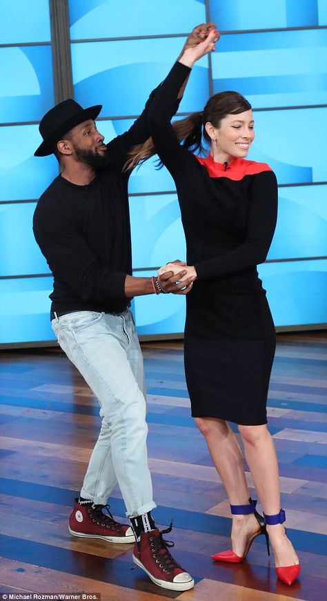 Moving and grooving: Jessica began the appearance in fine form as she danced with Stephen 'tWitch' Boss during her entrance Jessica Beil, Twitch Boss, Kissing Scene, Ellen Degeneres Show, Jessica Biel, Lean Body, Ellen Degeneres, Kissing Couples, Justin Timberlake