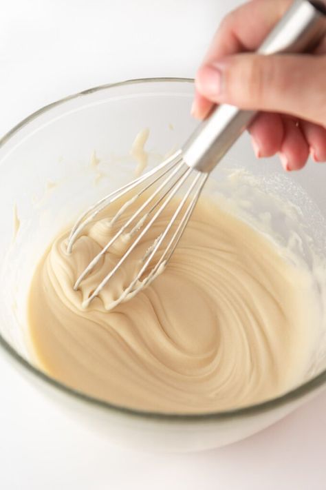 Simple Cinnamon Roll Icing, Easy Cinnamon Roll Icing, Icing Without Cream Cheese, Cinnamon Roll Glaze, Cinnamon Roll Frosting, Cinnamon Roll Icing, Diy Cinnamon, Cinnamon Icing, Easy Frosting